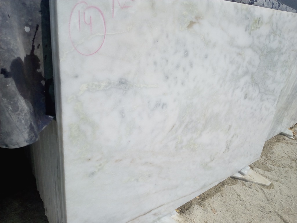 Morwad White Marble Size: 39*27*55