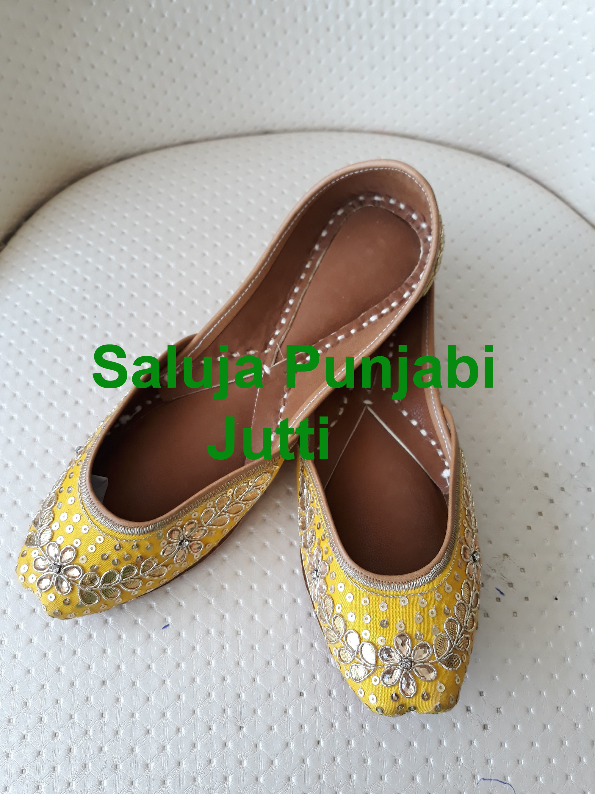 Yellow Mojri Ethnic Jutti