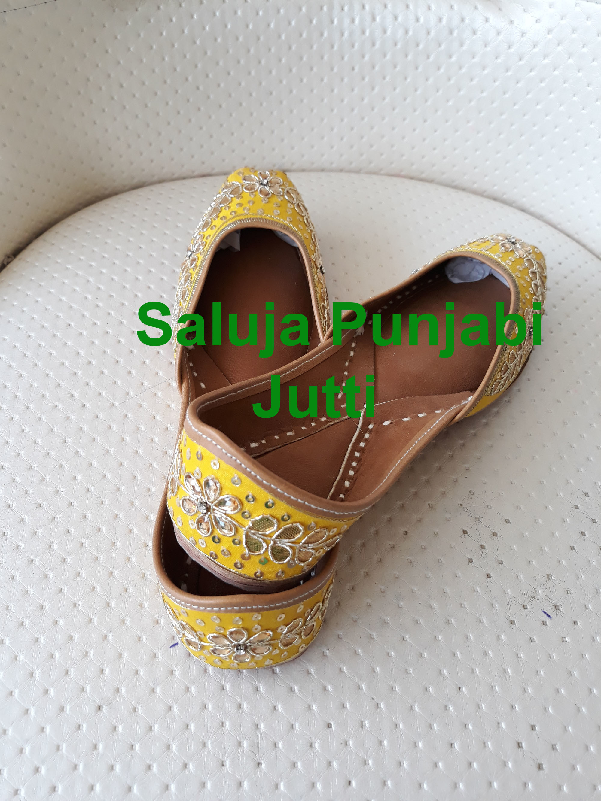 Yellow Mojri Ethnic Jutti