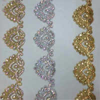 कट वर्क लेस