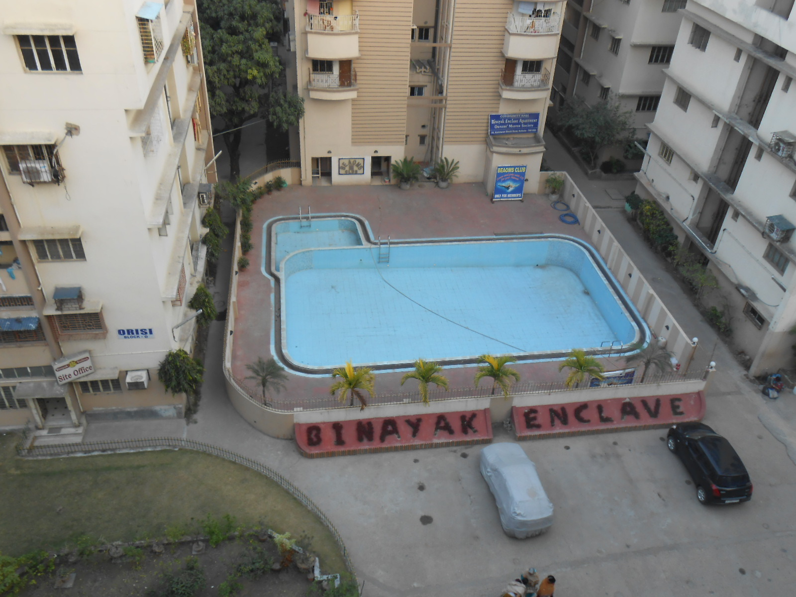 Swimming Pools - Color: Blue