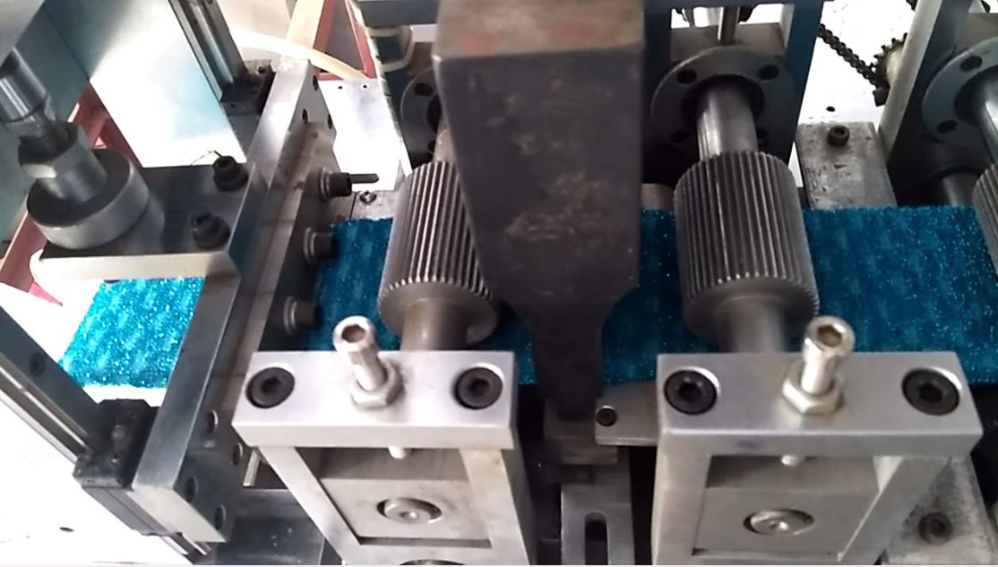 Scrubber Making Machine 15khz (2600watt) Frequency: 15 Kilohertz ( Khz )
