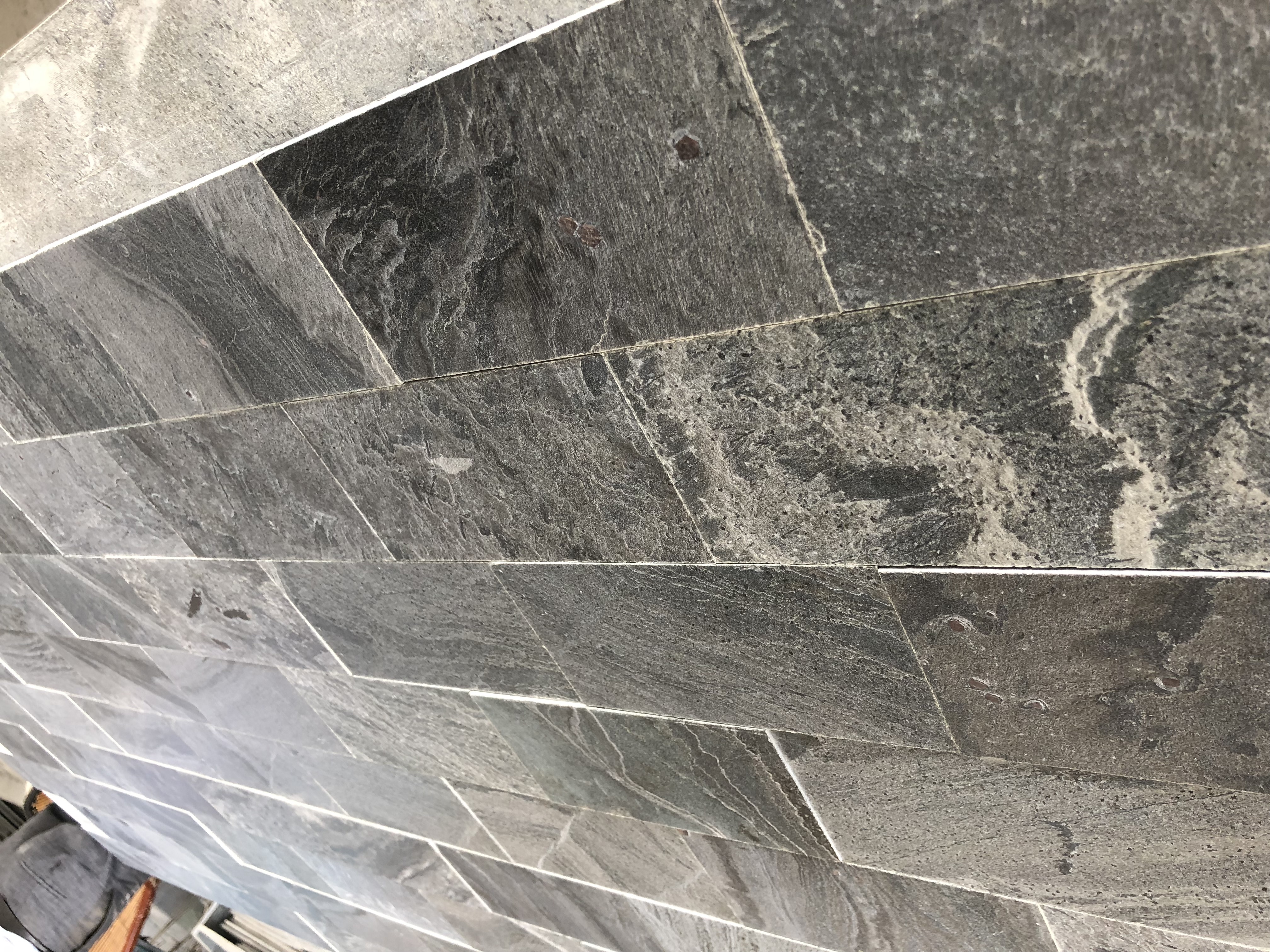 Silver Grey Slate Density: 2.6 Kilogram Per Cubic Meter (Kg/m3)