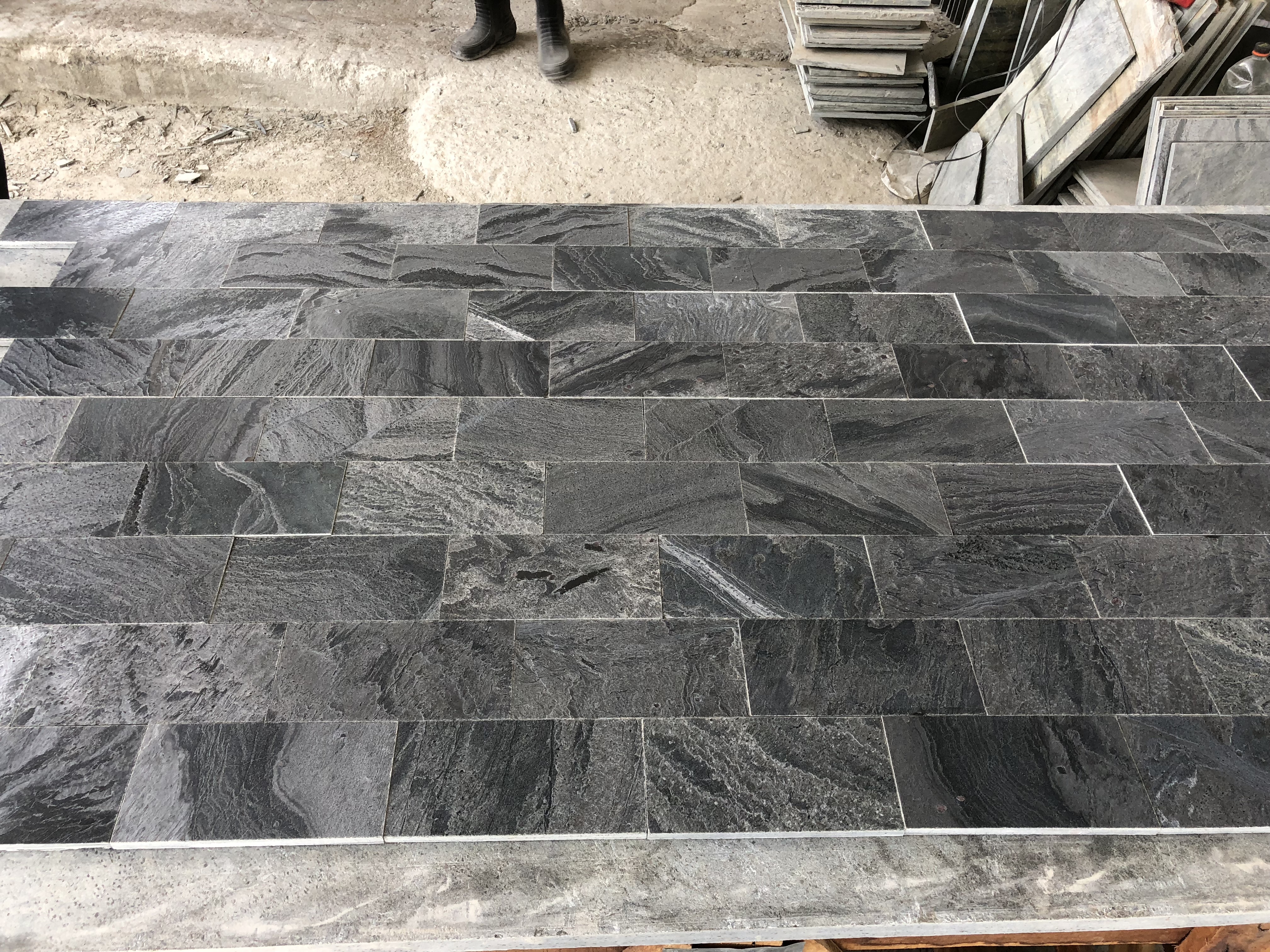 Silver Grey Slate Density: 2.6 Kilogram Per Cubic Meter (Kg/m3)