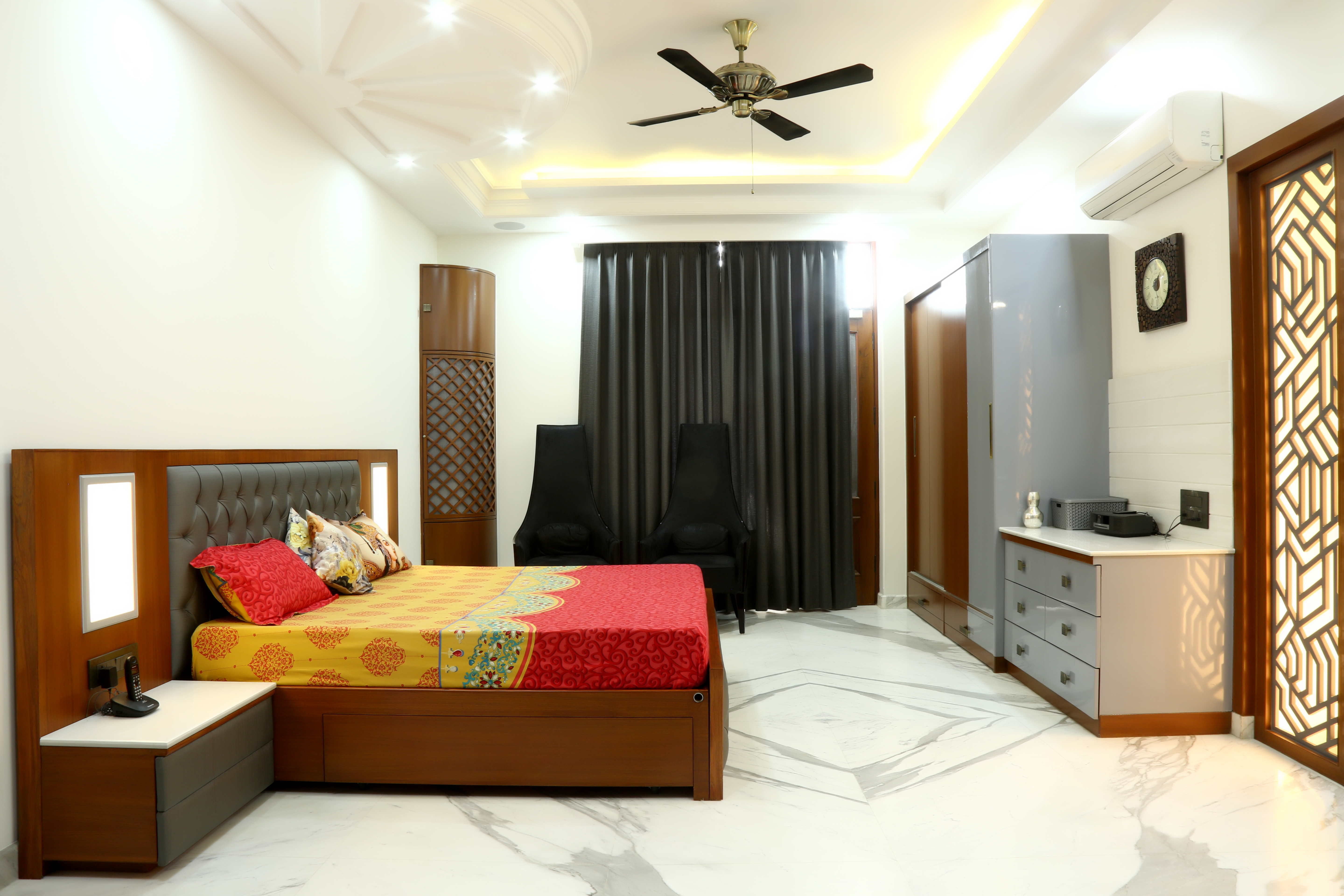 Wooden Bed - Solid Wood Construction, Classic Design With Natural Finish And Sturdy Support