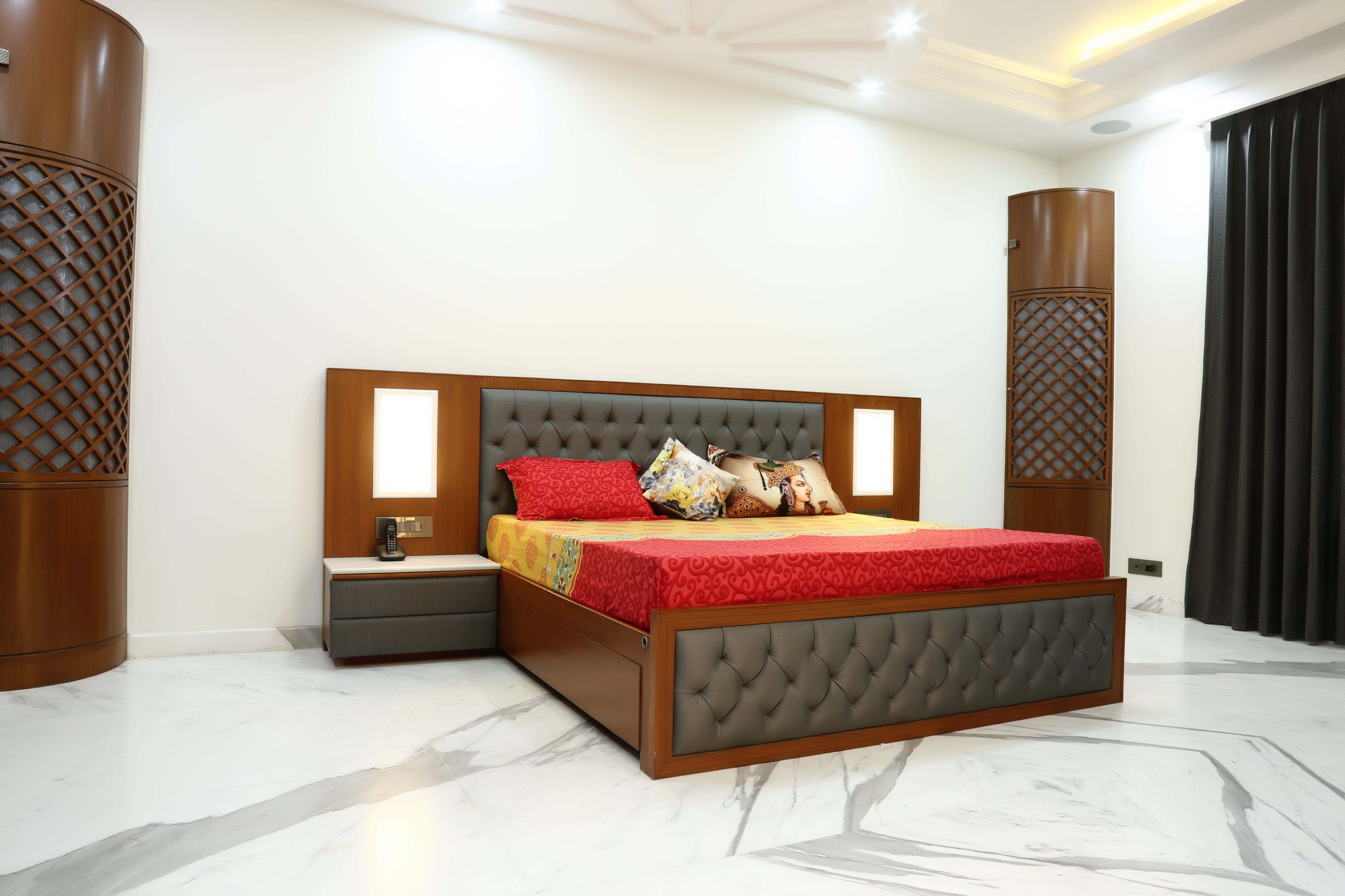 Wooden Bed - Solid Wood Construction, Classic Design With Natural Finish And Sturdy Support