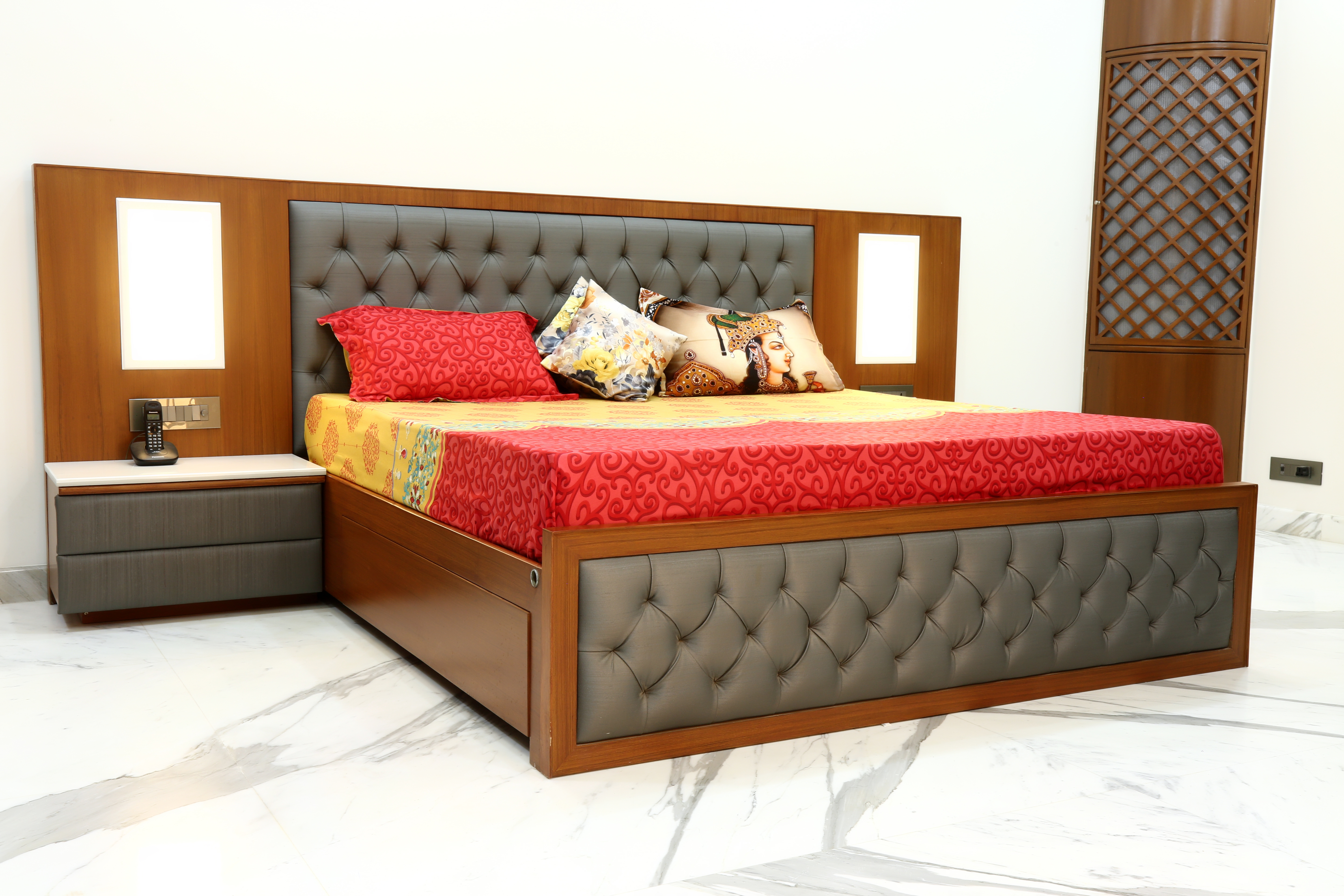 Wooden Bed - Solid Wood Construction, Classic Design With Natural Finish And Sturdy Support