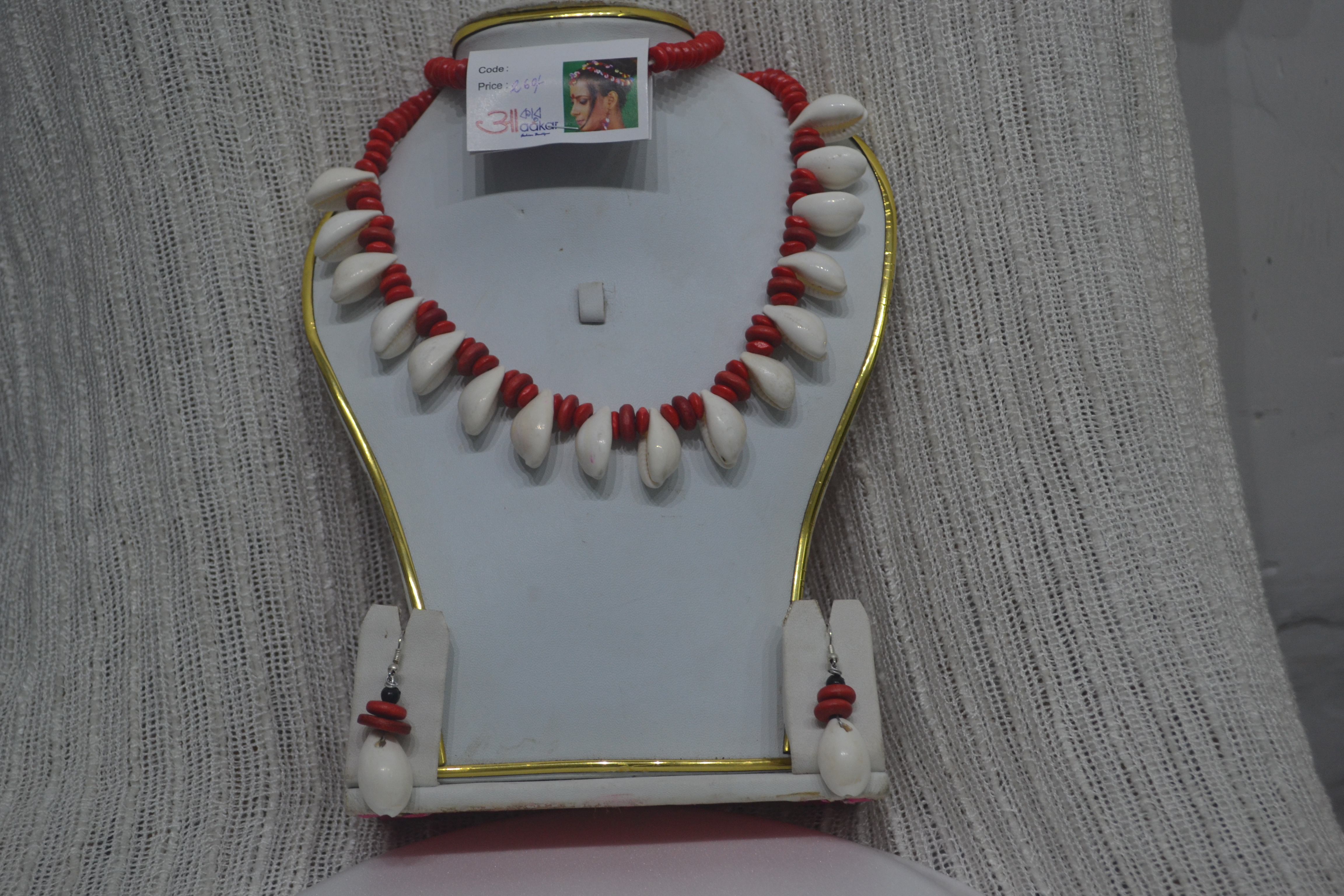 Junk Jewellery Age Group: 18 To 80 Years