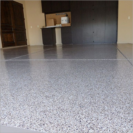 ग्रेनाइट फर्श टाइल्स के साथ लिविंग रूम