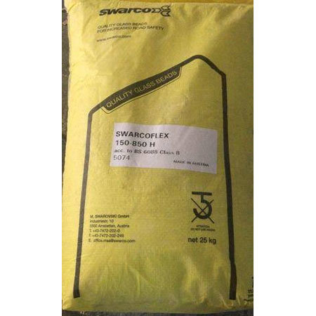 प्रतिबिंबित कांच की बूँदें