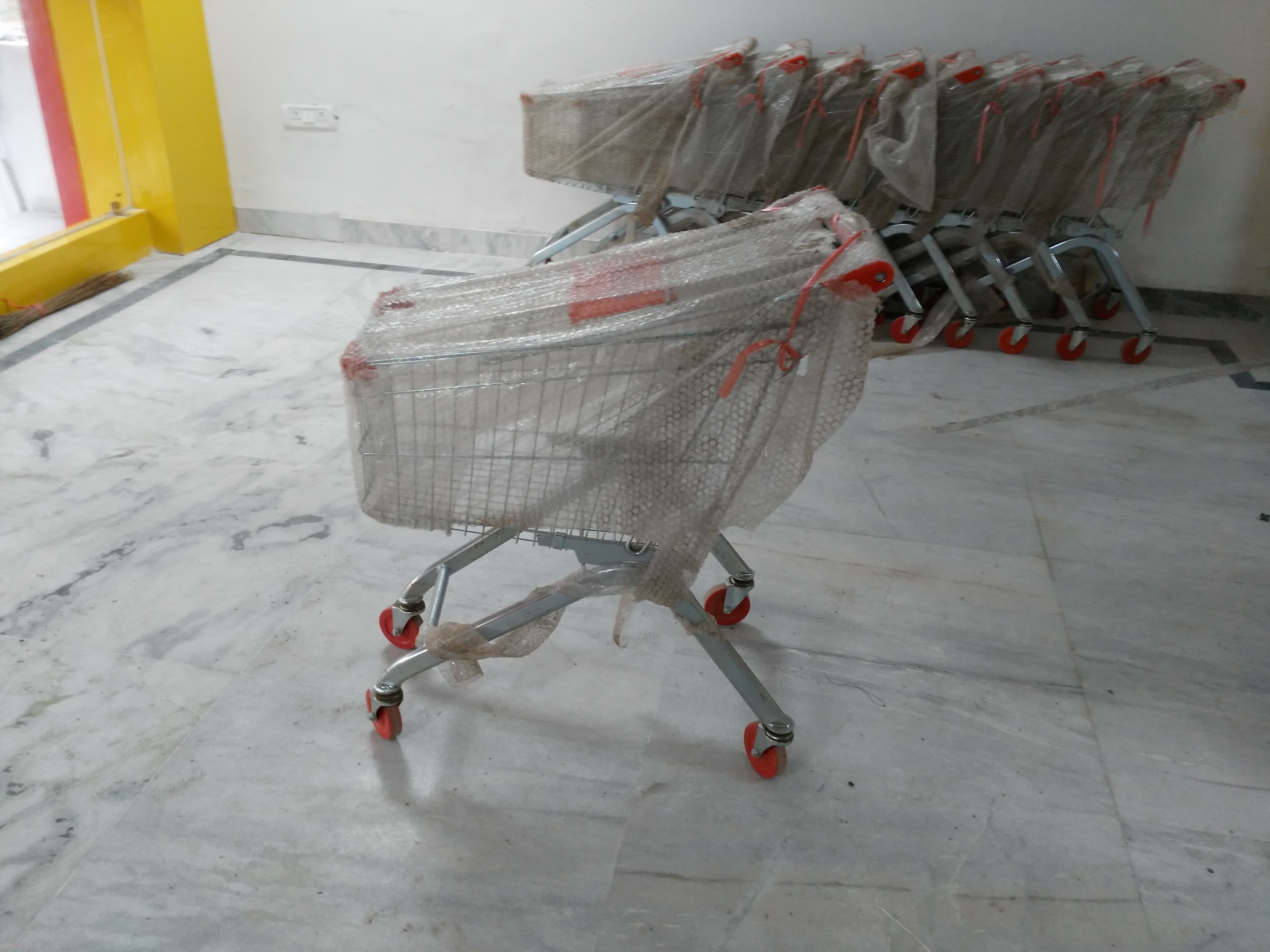 Shopping Trolley Capacity: 65 Liter (L)