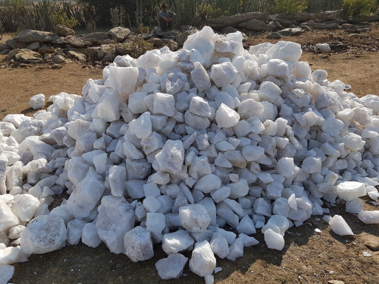 Mines Direct Supply New White Quartz Aggregate And Lumps Crystallized Glass Stone