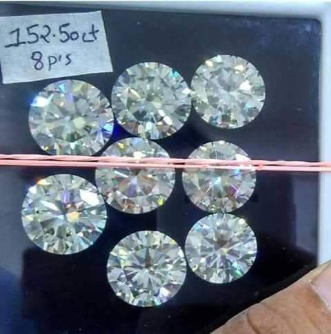 Moissanite Daimonds [Near White] Round Brilliant Cut Grade: Near White