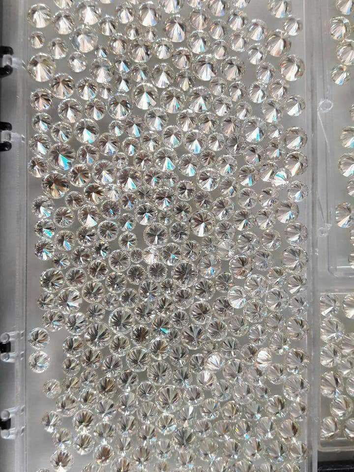 Moissanite Daimonds [Near White] Round Brilliant Cut Grade: Near White