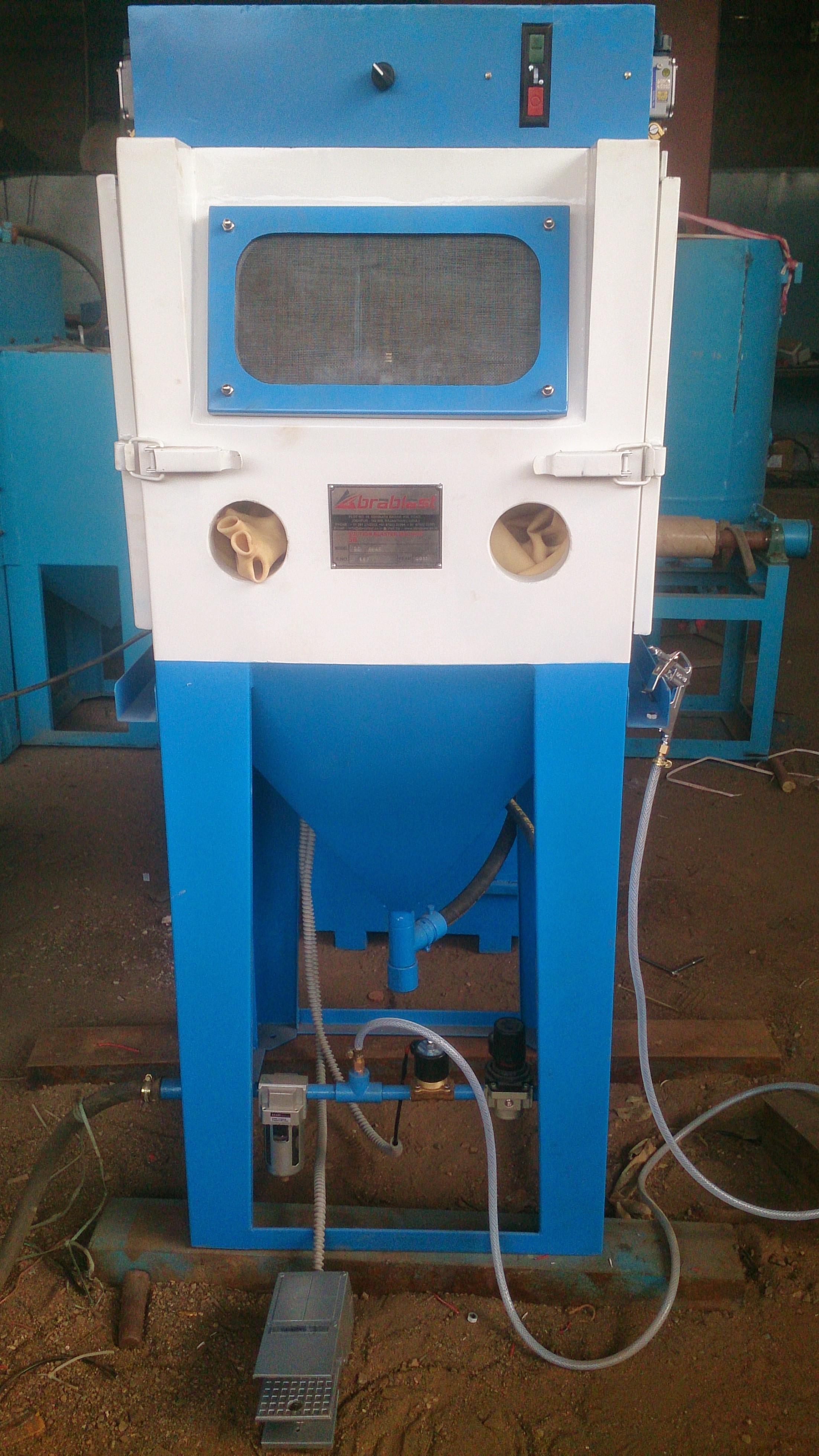 Semi Automatic Belt Conveyor Type Super Blaster Machine