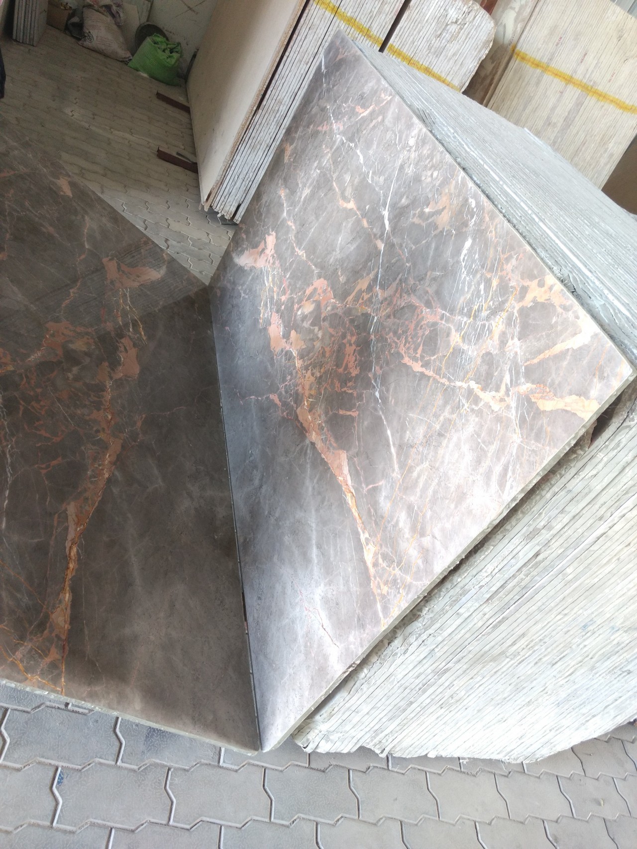 Grey Braccia Marble Size: 101*50*80