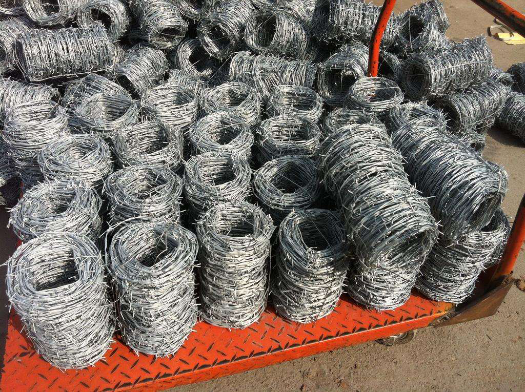 Galvanized Barbed Iron Wire - Q195 Material, Barb Length 1.5-3 Cm, Barb Distance 7.5-15 Cm | Electric Galvanized, Hot-dip Zinc Plating, Pvc Coated Options Available