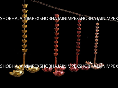 रेड एंड गोल्डन हैंगिंग डिज़ाइनर दिया होल्डर्स