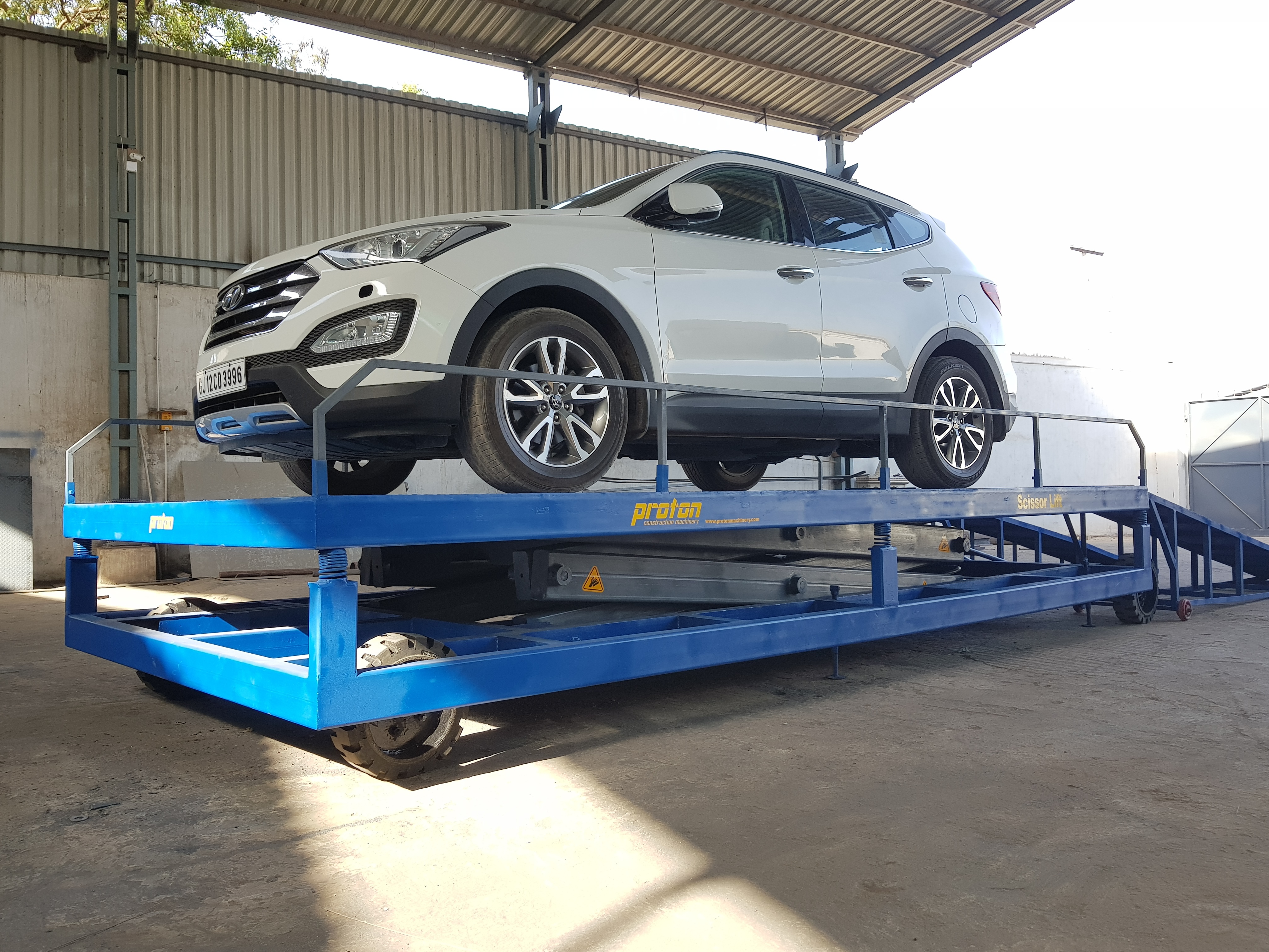 Car Scissor Lift Lifting Capacity: Up To 3 Ton Long Ton