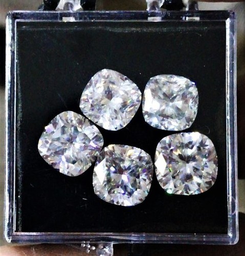 Moissanite Daimonds Fancy Cushain Cut Colour Grade: Near White