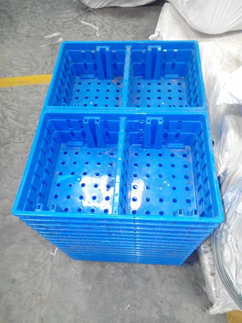 Plastic Fix Partition Chicks Transportation Cage - Weight: 1.6 Kg Kilograms (Kg)