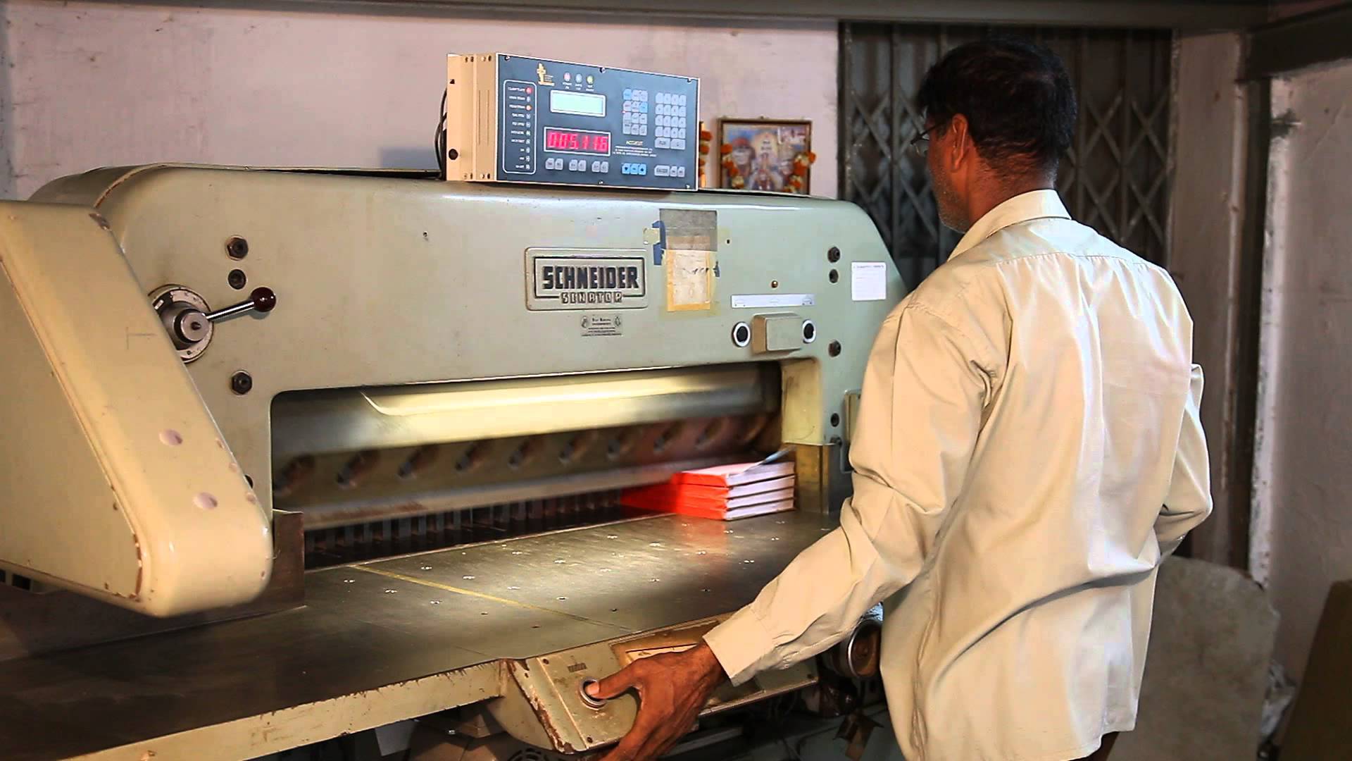 Black Cutting Machine Program