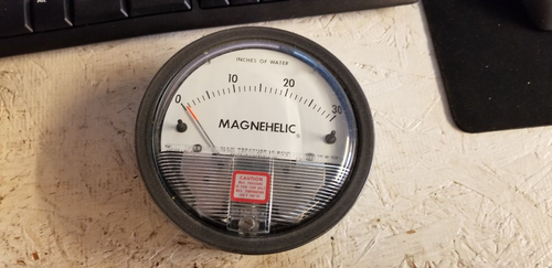 Dwyer USA मॉडल 2330 मैग्नेहेलिक गेज रेंज 15-0-15 इंच WC