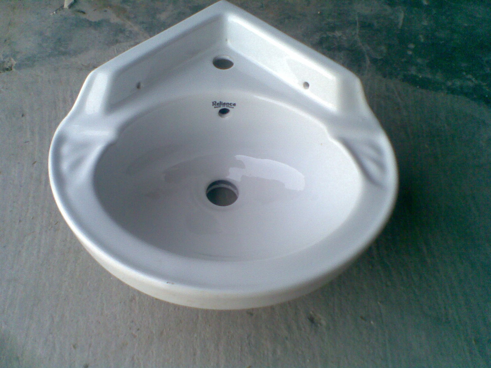 Ceramic Corner Wash Basin - 410x410 Mm, Glossy Finish With Rust-resistant Metallic Tap, Trendy Round Design Ideal For Small Bathrooms