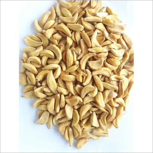 Dehydrated Garlic Flakes - Whole Plant, 100% Maturity, Brown Color, Food Dehydrator Process, Non-Glutinous, Grade A, Typical Taste, Dried Vegetables 