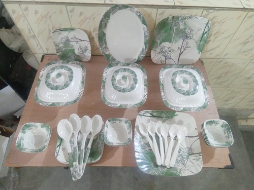 डिनर सेट मार्वेल