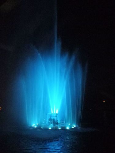Floating Fountain - Stainless Steel, Variable Size, LED Lighting | Elegant Design, High-Pressure Pump, Energy Efficient, Customizable
