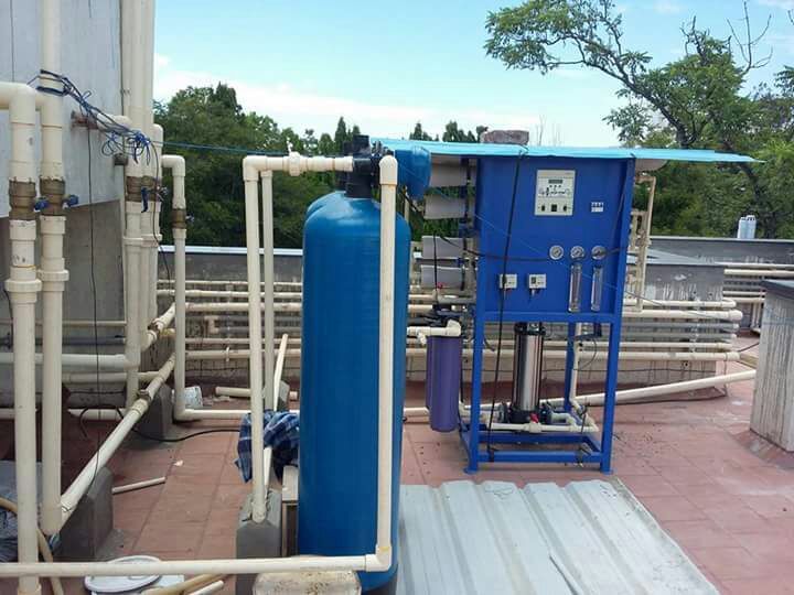 Pet Blow Molding Machine - Stainless Steel, 1500mm X 1200mm X 2000mm | 1000 Bottles/hour Capacity, 20l Mold Size, 3.7 Kw Power