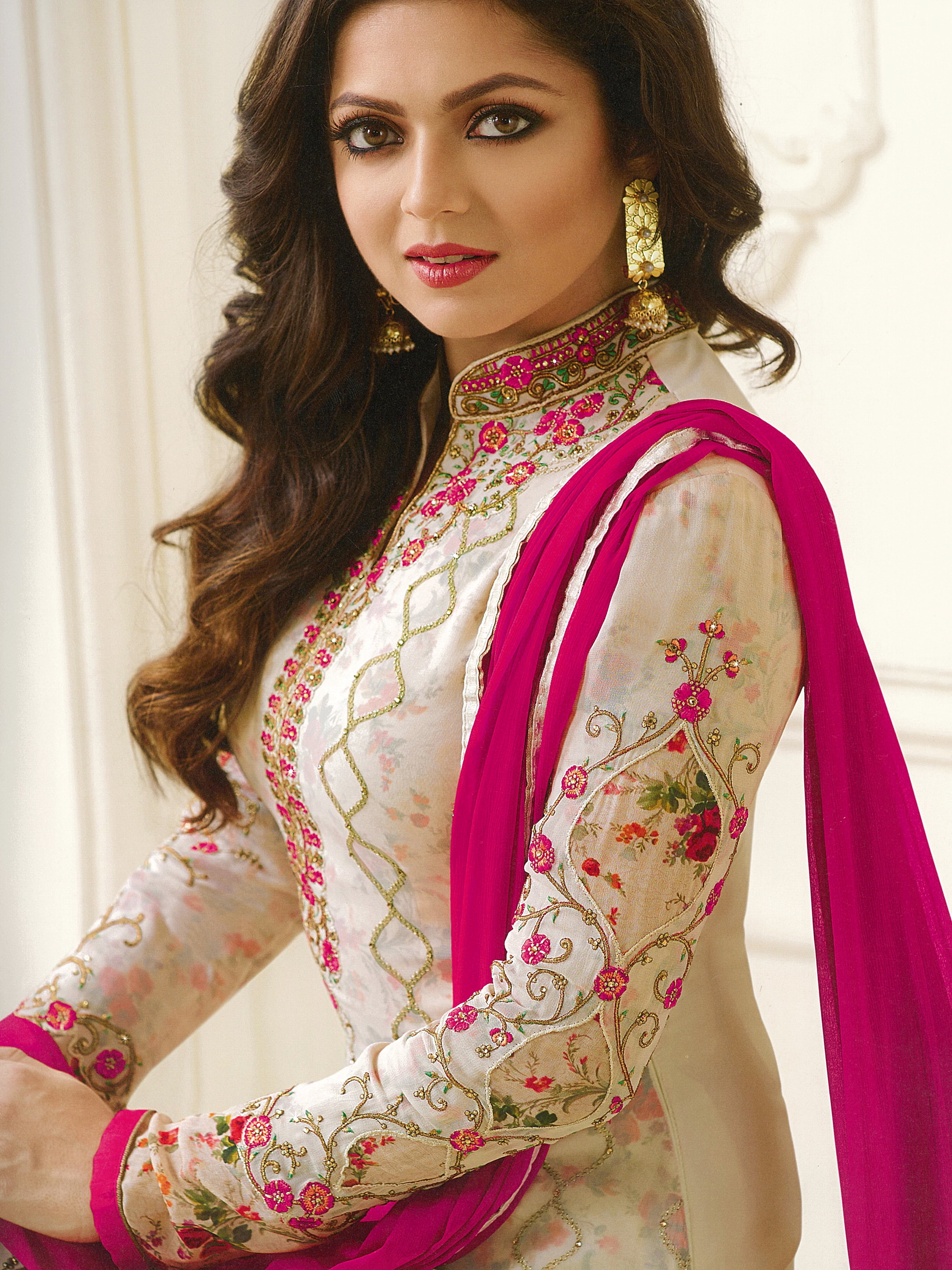 Cream Ladies Salwar Kameez