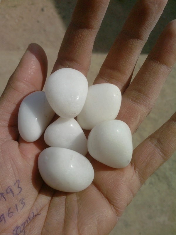 Machine Made Glossy White Polish Pebbles Stone Quartz Pebbles Marble Polished Pebbles Solid Surface