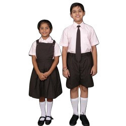 स्कूल सादा यूनिफॉर्म