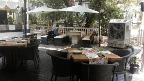 रेस्टोरेंट क्षेत्र के लिए उपयोग किया जाने वाला औद्योगिक एयर कूलर