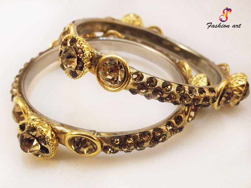 Royal Crown Brass Bangle Set