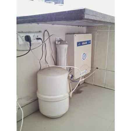 प्रेशर टैंक के साथ आरओ