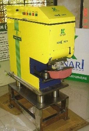 जरी कैन, बल्बों पर प्रिंटिंग के लिए बंद कप स्विवेल प्रिंटिंग मशीन