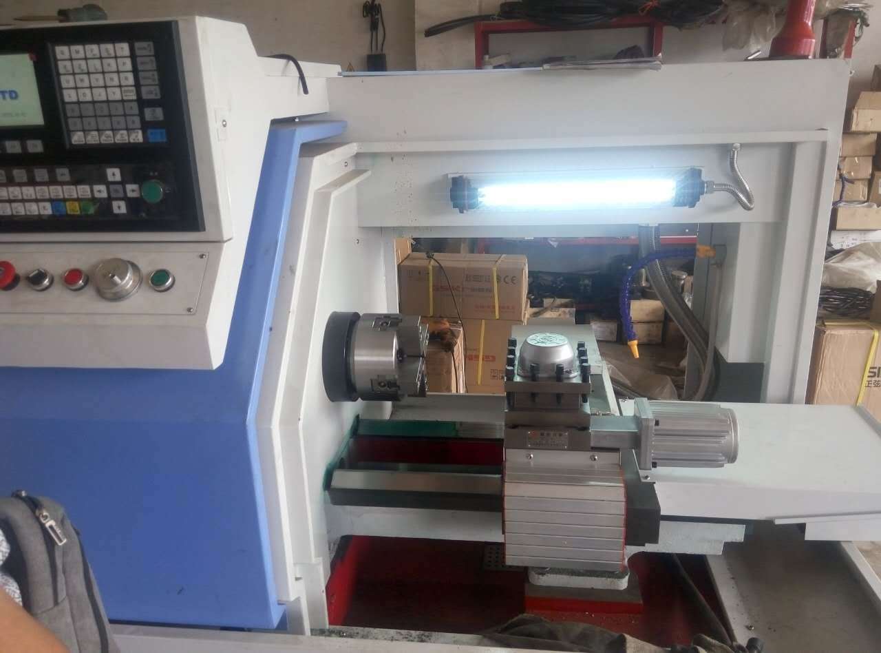 Horizontal Bench Lathe Machine Sk0632 - 1500x1000x1500mm, Blue | Automatic Control, High Efficiency, Low Noise, 0.01mm Processing Accuracy, Cnc Gsk928
