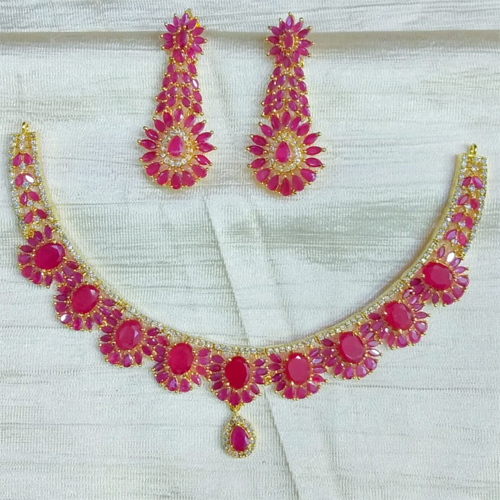 रेड फुल स्टोन नेकल्स
