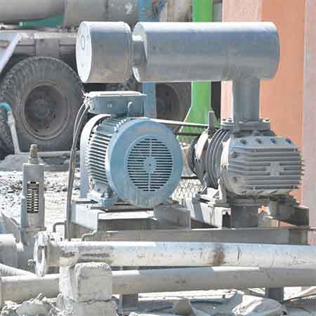 Twin lobe blower for bulker unloading