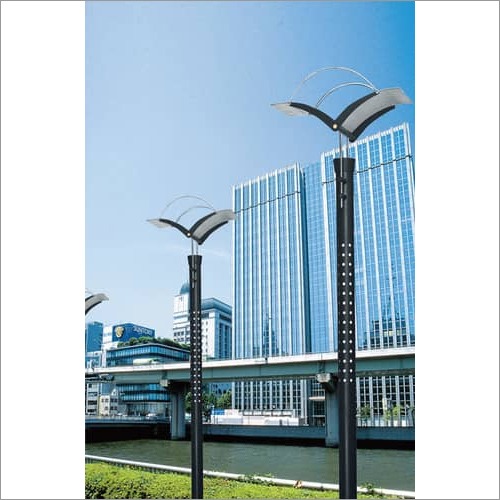 Black Modern-Pole-Lights-Large