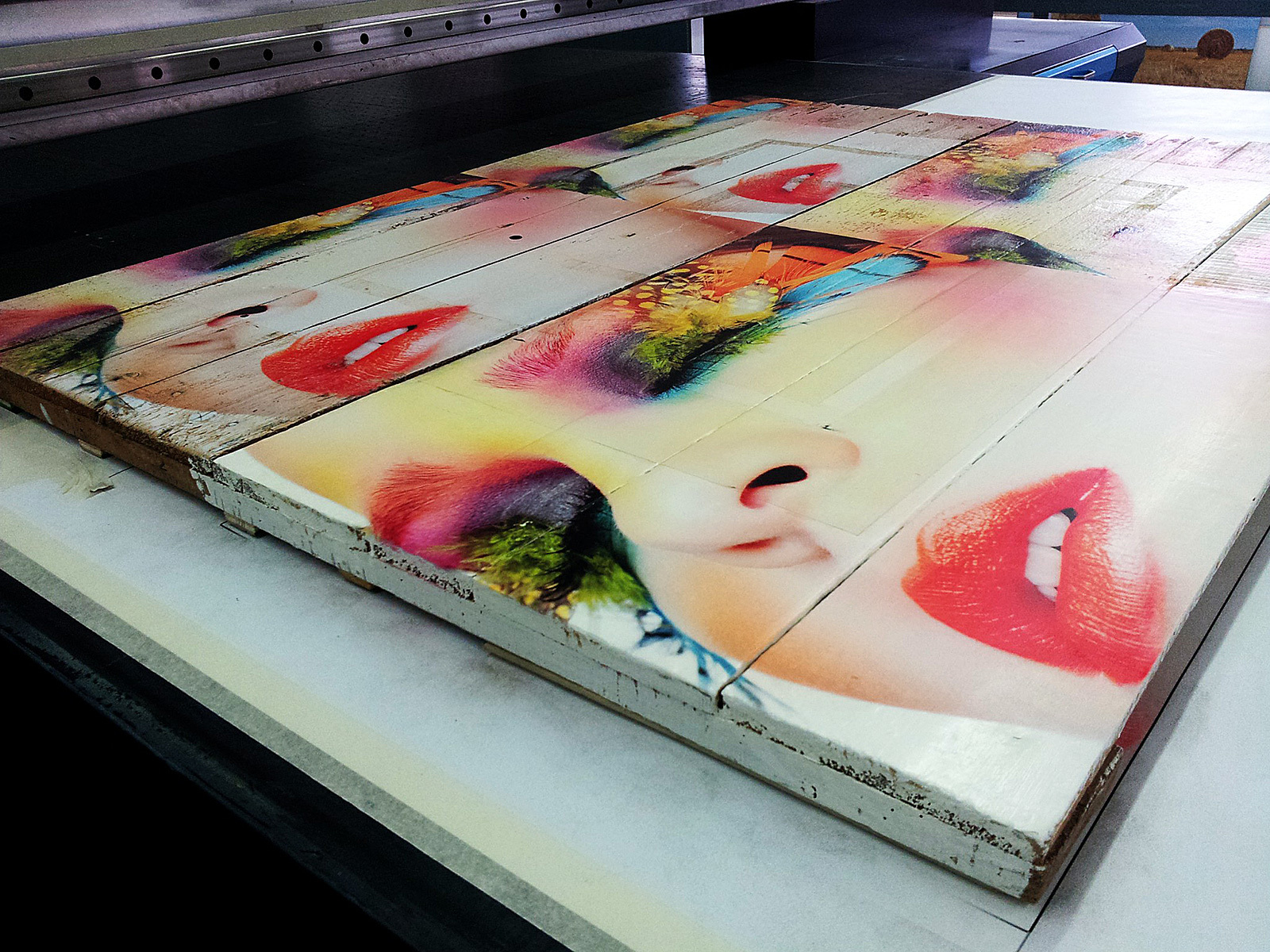 Digital Wood Printing Services Brightness: High