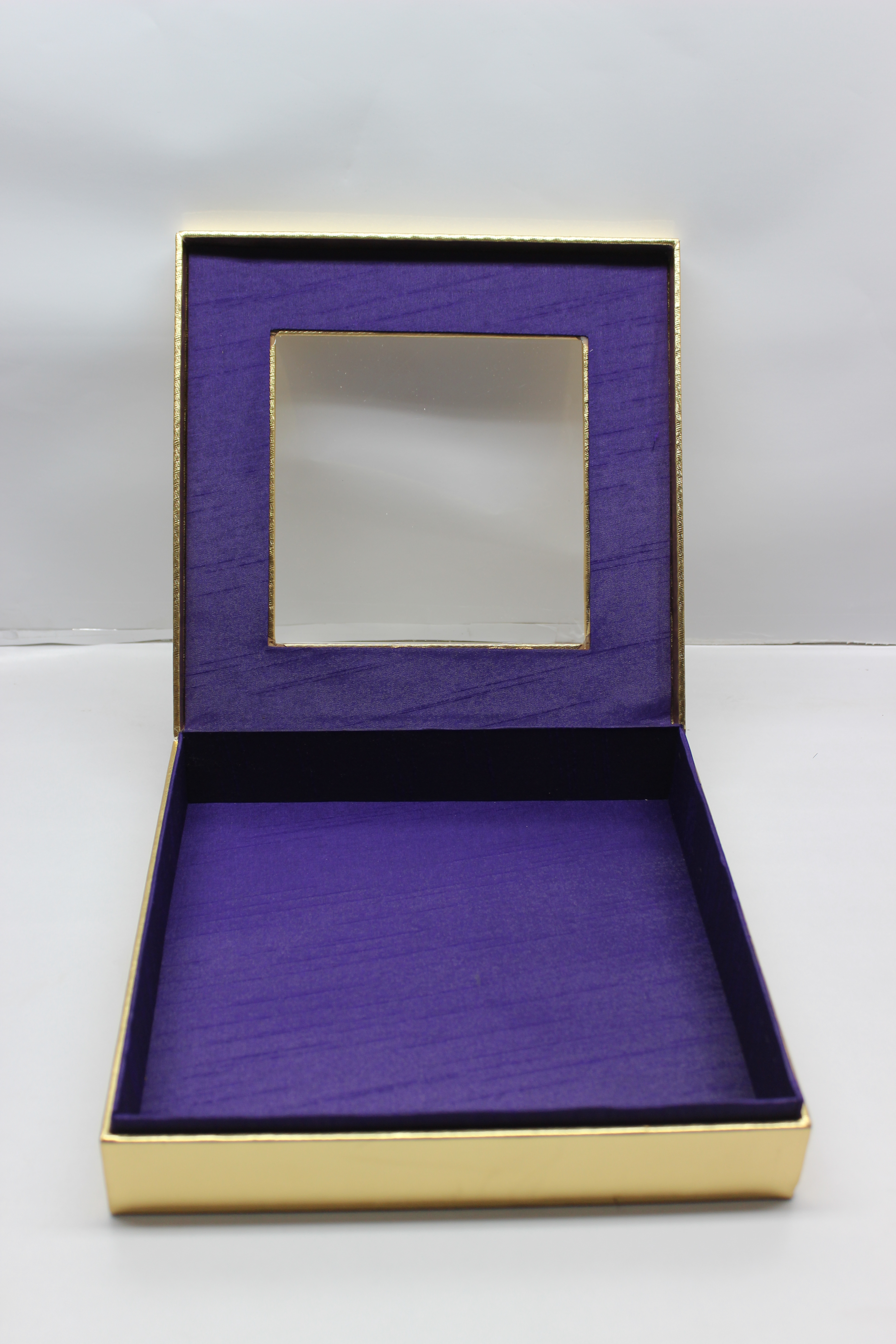 Board & Rasin Gift  Box