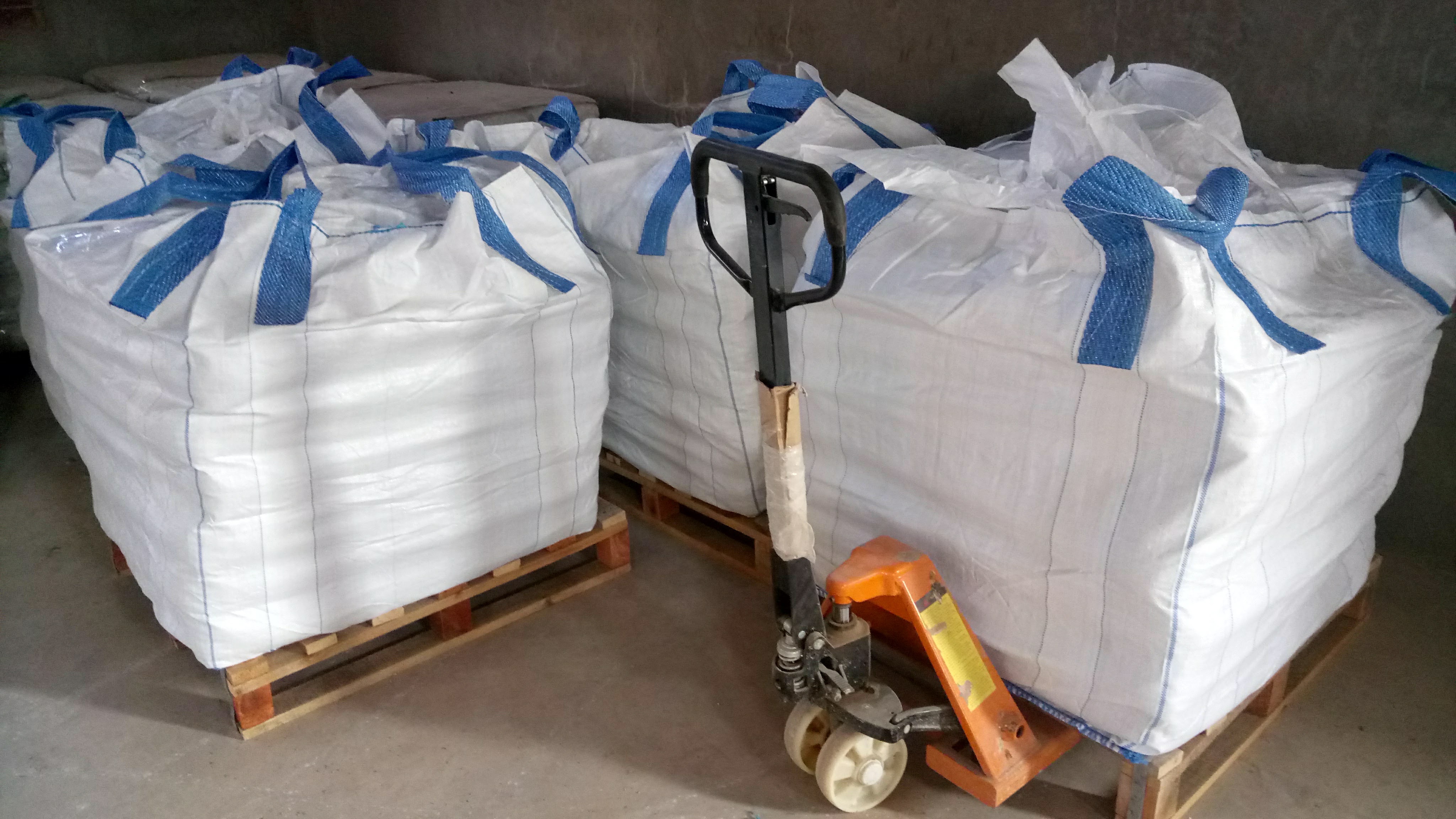 Natural High Quality Polished Yellow White Pebbles Stones For Interiut Architectural Design Used Solid Surface