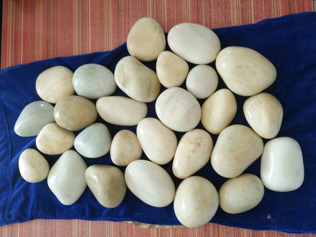 Natural High Quality Polished Yellow White Pebbles Stones For Interiut Architectural Design Used Solid Surface