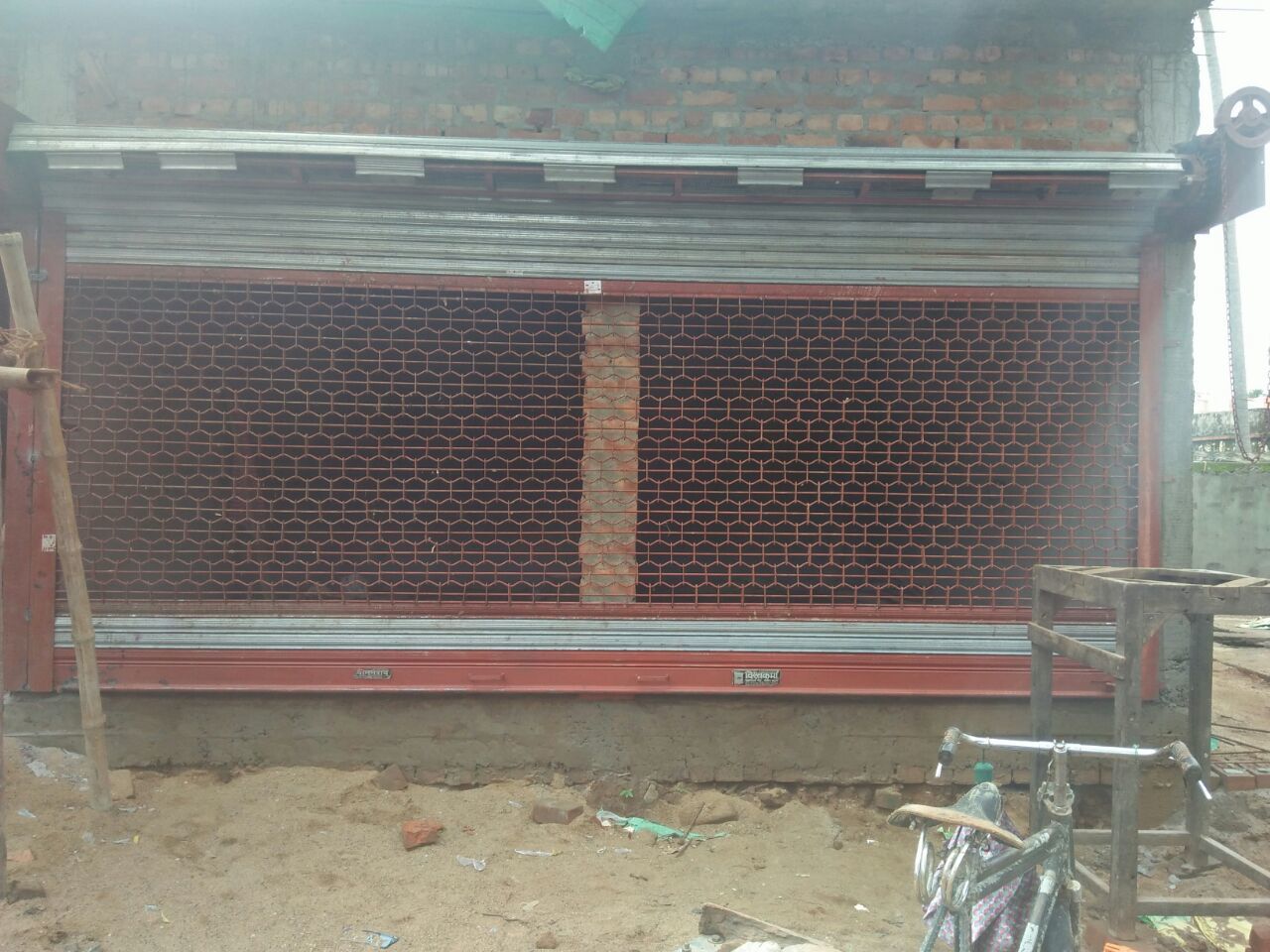 As Per Requirment Grill Rolling Shutter