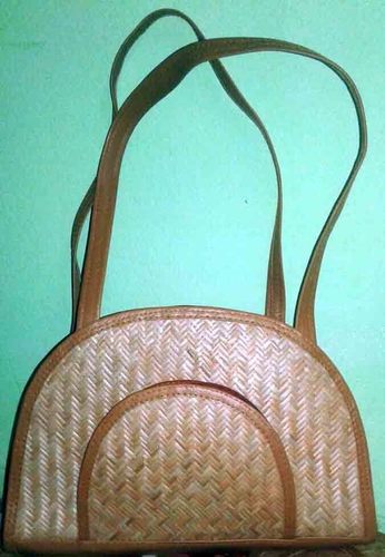 महिलाओं का कंधे का पर्स