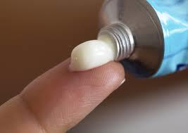 क्लोबेटासोल प्रोपियोनेट - 0.05% W/W + नियोमाइसिन सल्फेट - 0.5% W/W + माइक्रोनाज़ोल नाइट्रेट - 2.00% W/W + क्लोरोक्रेसोल - 0.1% W/W (ड्रग) क्रीम